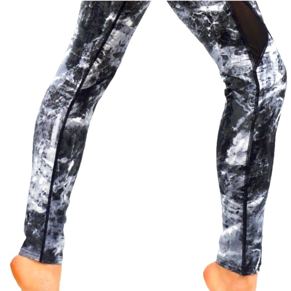 ❤️NWT❤️ Yoga/Workout Petite Women’s/Girls Leggings size XL with Mesh Cut Out❤️ - Picture 4 of 9